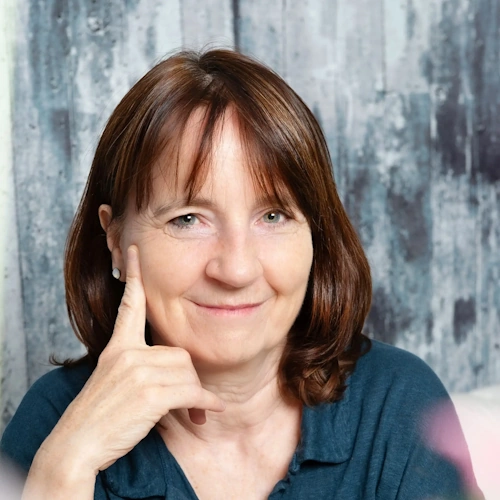 Ruth Stakemann
Dipl.-Musiktherapeutin DMtG
Entwicklungsfördernde Neonatalbegleiterin EFNB
Heilpraktikerin für Psychotherapie